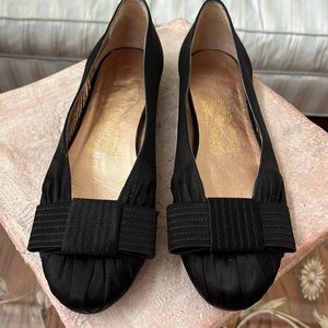Beautiful Black Satin Ballerina Flats with Bow - size 6B